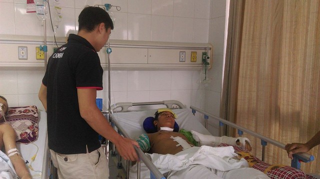 
Anh Nguyễn Tuấn Anh đang nằm điều trị tại bệnh viện. Ảnh: N.T
