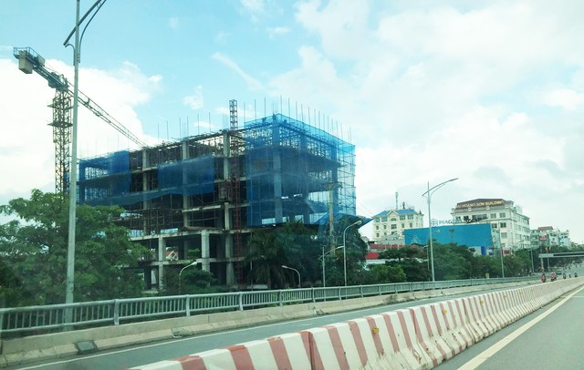 
Dự án “Trung tâm thương mại và dịch vụ khách sạn” của Công ty cổ phần Trung Tín được cấp phép xây dựng và đi vào thi công khi chưa có ĐTM
