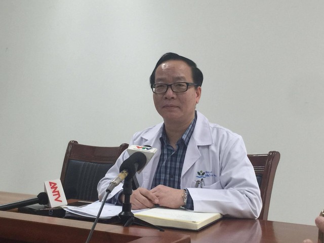 PGS.TS Trần Minh Điển đánh giá 8 bệnh nhi được chuyển lên từ BV Sản Nhi Bắc Ninh đã được điều trị đúng phác đồ từ viện tuyến dưới.