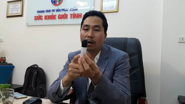 
Chuyên gia Nguyễn Bá Toàn khuyến cáo nam giới không nên dùng thuốc xịt cường dương.
