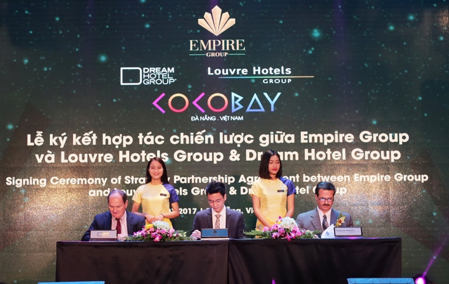 
Empire Group tiến hành ký hợp tác chiến lược với hai tập đoàn hàng đầu thế giới về quản trị khách sạn là Dream Hotel Group (Mỹ ) và Louvre Hotels Group (Pháp). Ảnh: Đức Hoàng
