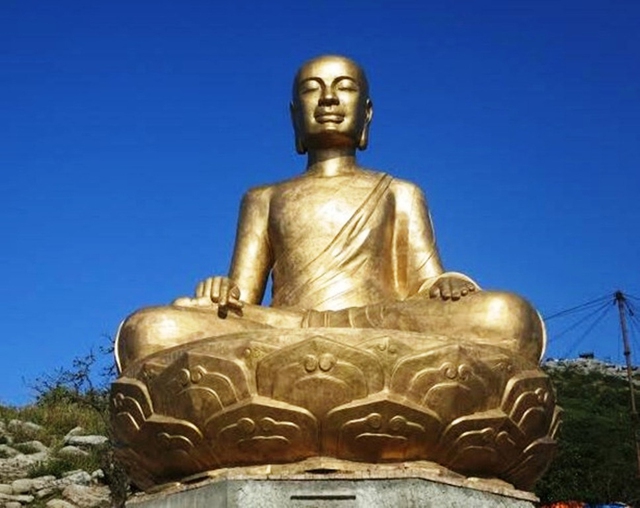 Tượng Phật Hoàng trên núi Yên Tử. Ảnh: T.L