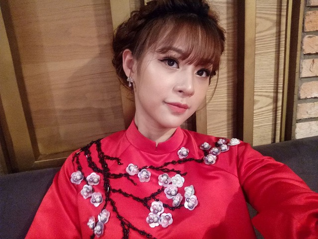 
C&ocirc; ng&agrave;y h&ocirc;m nay tự tin với những g&igrave; m&igrave;nh đang sở hữu, ng&agrave;y c&agrave;ng trưởng th&agrave;nh hơn trong c&ocirc;ng việc v&agrave; suy nghĩ
