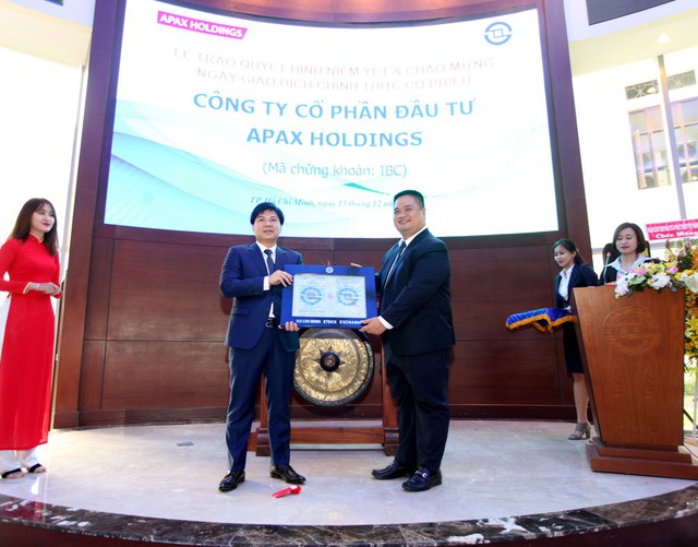 Sở Giao dịch Chứng khoán Thành phố Hồ Chí Minh (HOSE) đã cấp Quyết định Niêm yết số 446/QĐ-SGDHCM cho phép Công ty cổ phần Đầu tư Apax Holdings niêm yết cổ phiếu trên HOSE.