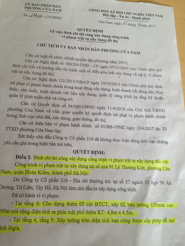 
Quyết định đình chỉ thi công tòa nhà trước đó của UBND phường Cửa Nam. (ảnh: HC)
