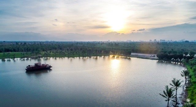 
Ecopark là khu đô thị duy nhất của Việt Nam cho đến nay nhận giải Thiết kế cảnh quan khu đô thị tốt nhất thế giới do Giải thưởng Bất động sản Quốc tế 2015 (International Property Awards) trao tặng.
