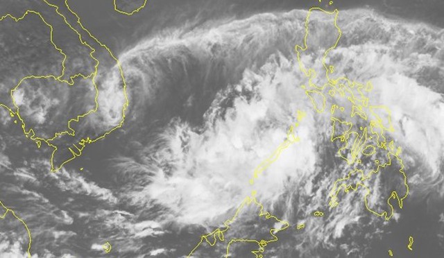 
Hình ảnh vệ tinh của áp thấp nhiệt đới chiều 17/11. Ảnh: NCHMF.
