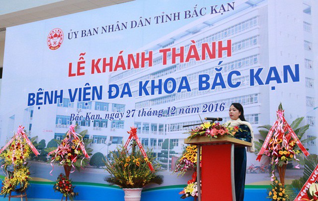 
Bộ trưởng Y tế Nguyễn Thị Kịm Tiến tại lễ khánh thành Bệnh viện Đa khoa Bắc Kạn ngày 27/12/2016.

