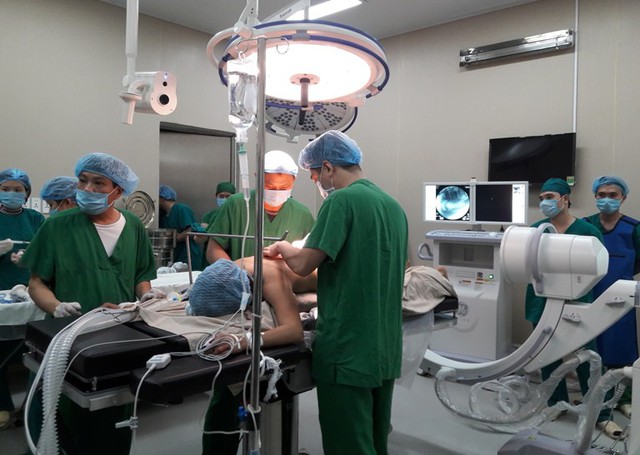 
Bệnh viện Đa khoa tỉnh Bắc Kạn thực hiện ca phẫu thuật cột sống cho bệnh nhân.

