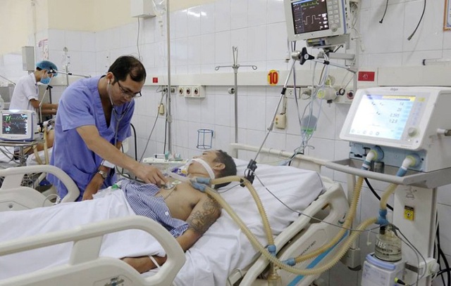 
Các bệnh nhân đang được cấp cứu tại Bệnh viện ĐK tỉnh Quảng Ninh. Ảnh: (Bệnh viện cung cấp)
