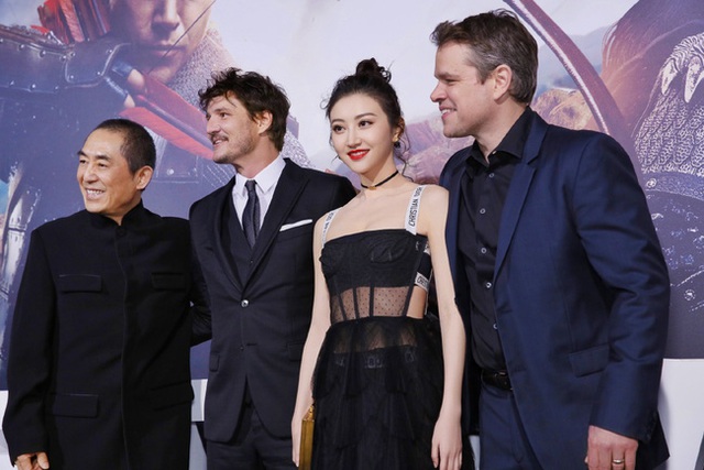 
Cảnh Điềm cùng đạo diễn Trương Nghệ Mưu, diễn viên Matt Damon và Pedro Pascal
