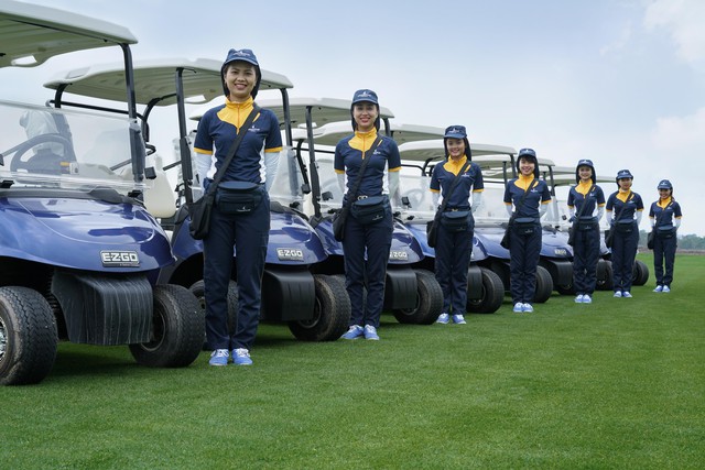 
Một nhóm trong đội ngũ Caddie của sân golf Vũ Yên
