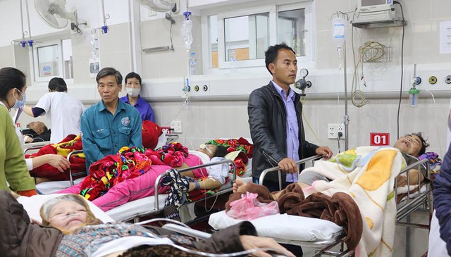 
Bệnh nhân đang điều trị tại Bệnh viện Bạch Mai dịp Tết. Ảnh: T.H
