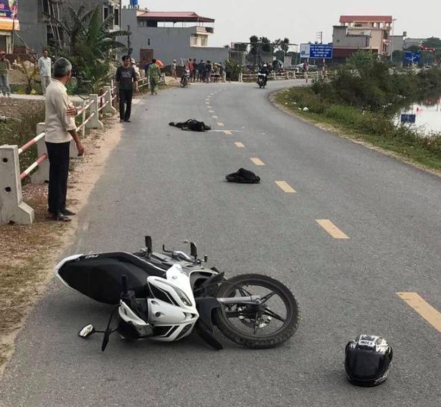 Hiện trường vụ tai nạn khiến 1 chiến sĩ Công an huyện Thanh Miện tử vong. Ảnh: (Bạn đọc cung cấp)