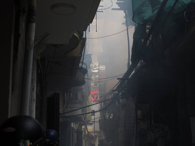 
Hiện trường nơi xảy ra vụ hỏa hoạn tại ngõ Quỳnh, phường Cầu Dền. Ảnh: H.Chi
