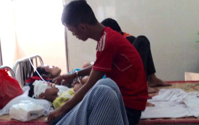 
Chị Hằng và con trai lớn đang nằm điều trị tại Bệnh viện Việt Tiệp Hải Phòng. Ảnh: K.Hoà
