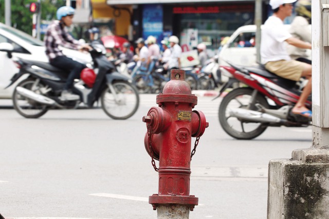 Theo tính toán của sát Cảnh sát PCCC Hà Nội, Thủ đô còn thiếu khoảng 4000 trụ nước cứu hỏa.