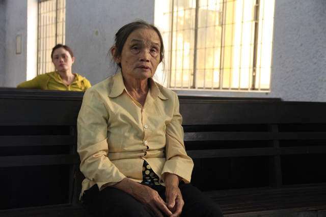 Bà Nguyễn Thị Kếu xót xa trước cái chết của con gái.