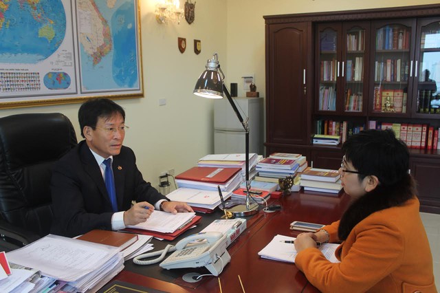 Nhà báo Thu Hương phỏng vấn ông Phạm Anh Tuấn, Phó ban Nội chính Trung ương xung quanh Chỉ thị 50/CT-TU của Trung ương về phát hiện và xử lý các vụ án, vụ việc tham nhũng.