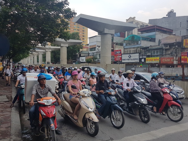 Tuyến đường Xuân Thủy (Cầu Giấy – Hà Nội) thường xuyên trong cảnh ùn ứ. Ảnh: Cao Tuân