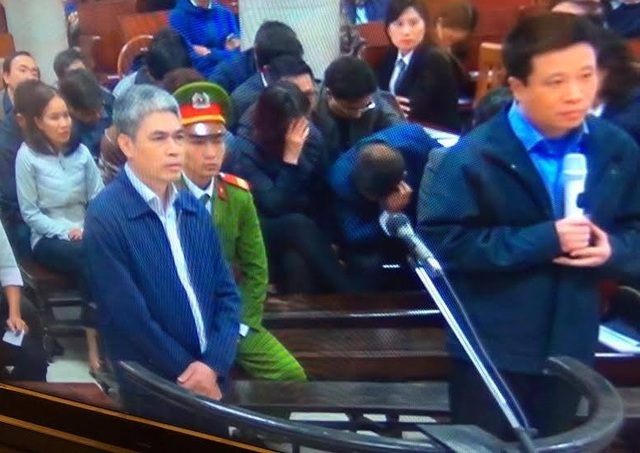 Các bị cáo Nguyễn Xuân Sơn và Hà Văn Thắm tại tòa. Ảnh: TL