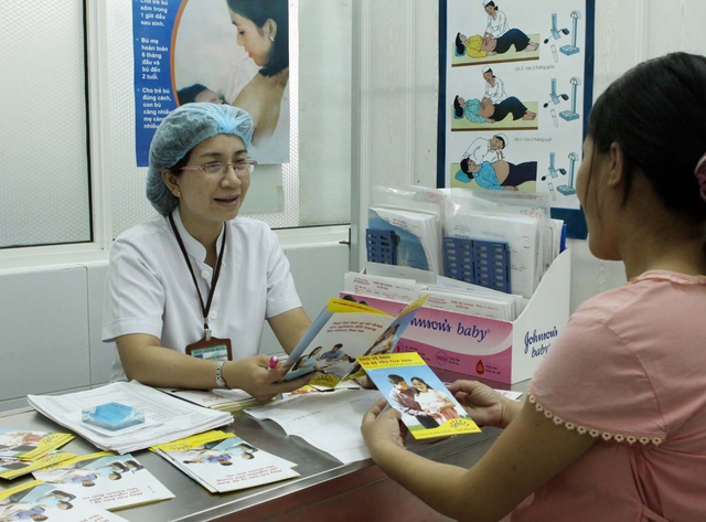 Các chuyên gia khuyến cáo: Thai phụ rất nên đi khám sức khỏe định kỳ, sàng lọc trước sinh để cho ra đời những em bé khỏe mạnh. ảnh: P.B
