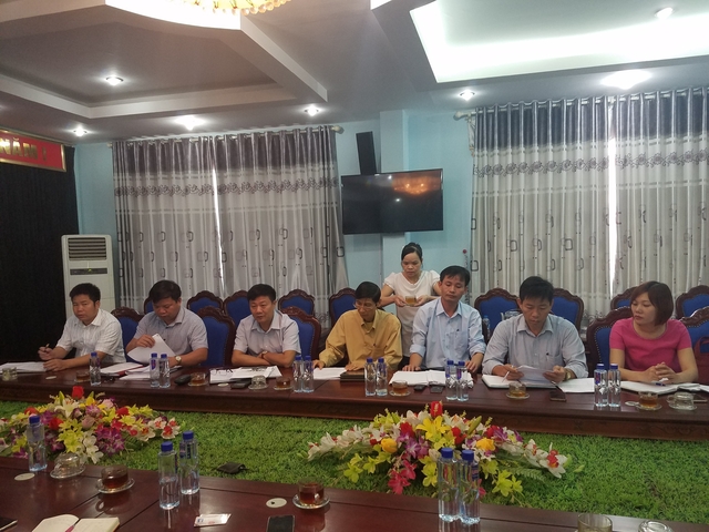 Cơ quan chức năng huyện Lương Sơn trong buổi làm việc với PV Báo GĐ&XH.