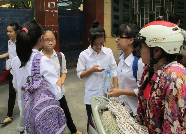 Kỳ thi vào lớp 10 tại Hà Nội và TPHCM vẫn tiếp tục căng thẳng dù đề ra khó hay vừa tầm. Ảnh: Q.Anh