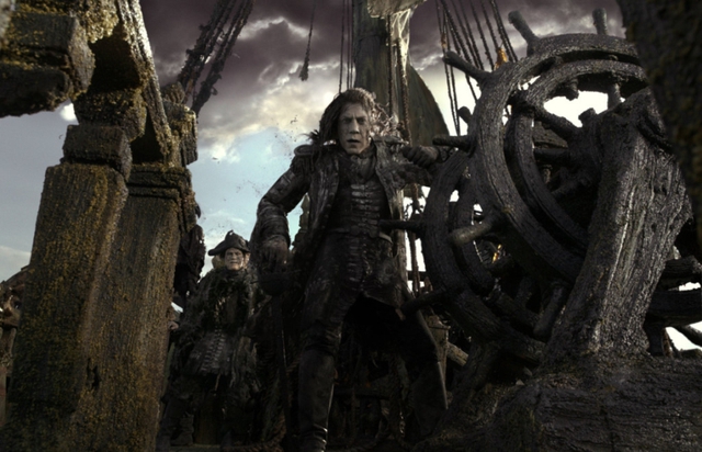 Thuyền trưởng ma Salazar là đối thủ mới của Jack Sparrow trong chuyến hành trình tìm kiếm cây đinh ba huyền thoại.