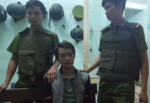 Nghi can Phan Văn Hoàng lúc bị bắt tại cơ quan công an. Ảnh: Đ.H