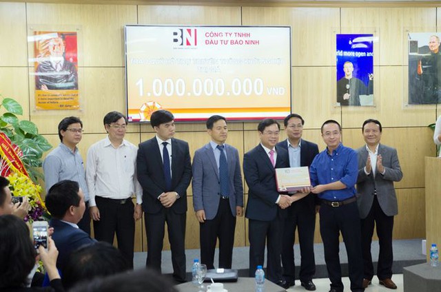 Quỹ hỗ trợ truyền thông Khởi nghiệp thuộc Bảo Ninh Investment đã tặng gói tư vấn truyền thông hỗ trợ các dự án Start-up của sinh viên Đại học Quốc gia Hà Nội (Ảnh: Trần Trung)