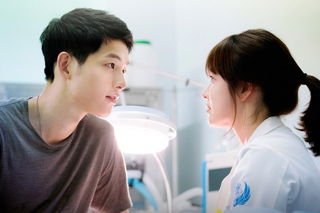 Màn kết hợp cực kỳ ăn ý giữa cặp đôi vẹn toàn cả sắc lẫn tài Song Joong Ki và Song Hye Kyo đã giúp bộ phim đạt lượng raiting cao kỷ lục.