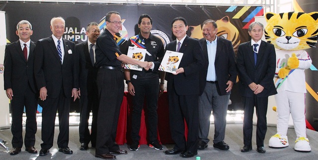 Đại diện tập đoàn Ajinomoto kí kết trở thành nhà tài trợ chính thức cho SEA Games lần thứ 29 và ASEAN Para Games lần thứ 9.