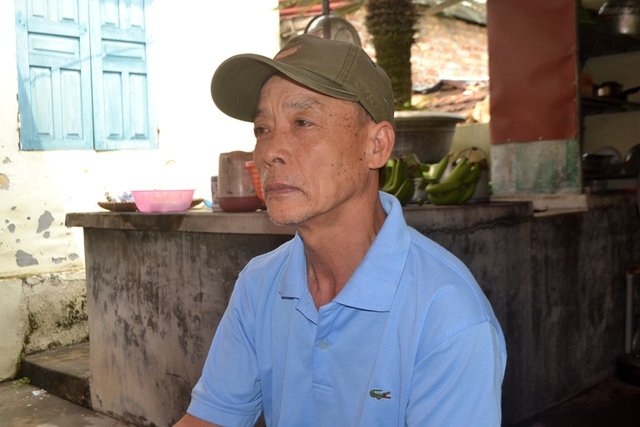 
Ông Nguyễn Đăng Huyền kể về hoàn cảnh gia đình bà L cho PV Báo GĐ&XH. Ảnh: Đ.Tuỳ
