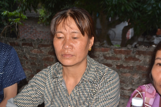 
Bà Nguyễn Thị Chàm (chị ruột nạn nhân) trao đổi sự việc với PV Báo GĐ & XH. Ảnh: Đ.Tuỳ
