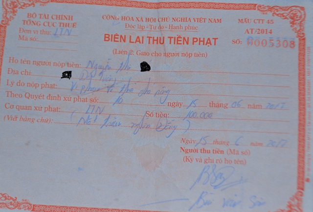 Biên lai phạt hành chính của phường Lê Thanh Nghị với gia đình bà S. Ảnh: Đ.Tuỳ