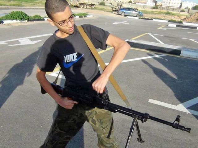 Hashem, em trai của nghi phạm tập súng ở Lybia.