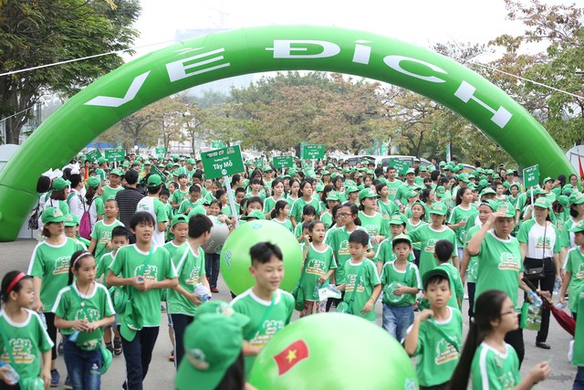 
10.000 giáo viên và các em học sinh tham gia ngày hội đi bộ
