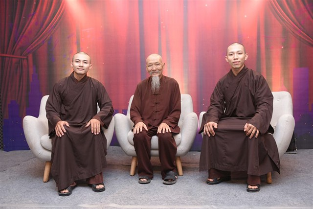 
Trưởng ban Trị sự GHPGVN tỉnh Long An cho rằng hai thí sinh và sư thầy trụ trì chùa Bồng Lai Thích Tâm Đức là nhà tu giả danh.
