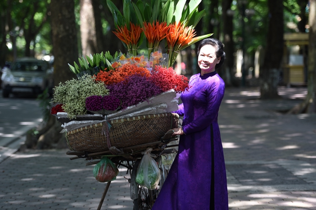 
Danh ca Khánh Ly trên đường phố Hà Nội
