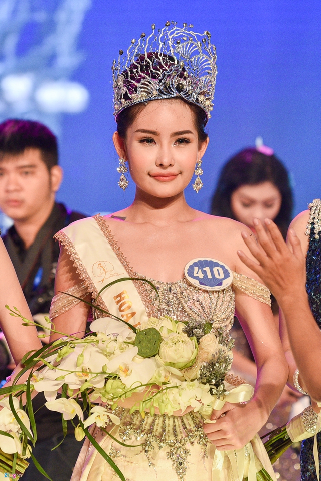 
Nhan sắc tân Hoa hậu Đại dương 2017 bị Hoa hậu Thu Thảo chê bai.

