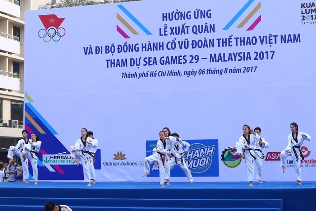 Tiết mục biểu diễn của các vận động viên Taekwondo trong buổi lễ.