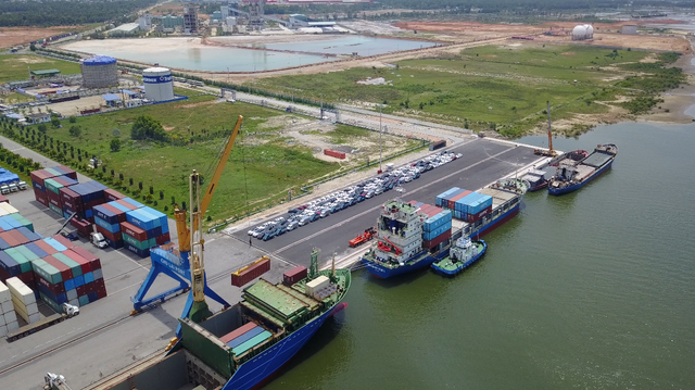 
Với việc mở rộng và nâng cấp kết cấu hạ tầng của cảng, đặc biệt là với ưu điểm của dịch vụ giao nhận - vận chuyển trọn gói, đa phương thức của Thaco Logistics, thời gian tới, lượng hàng hóa của các doanh nghiệp bên ngoài qua cảng sẽ tăng lên đáng kể.
