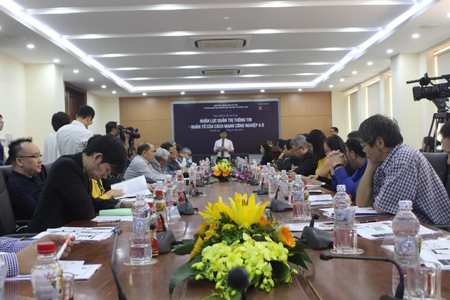 
To&agrave;n cảnh buổi tọa đ&agrave;m
