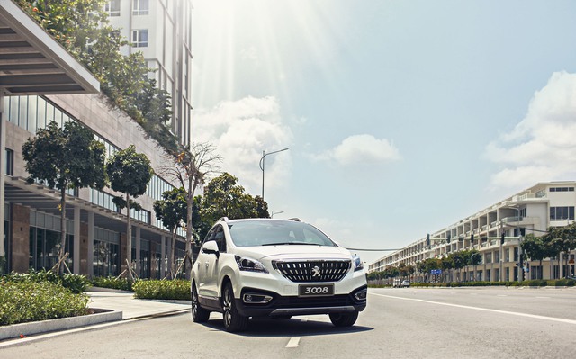 
Peugeot 3008 mới vẫn sử dụng động cơ tăng áp 1,6 lít 4 xy lanh thẳng hàng với công nghệ van biến thiên cho công suất tối đa 165Hp và mô men xoắn cực đại đạt 245Nm.
