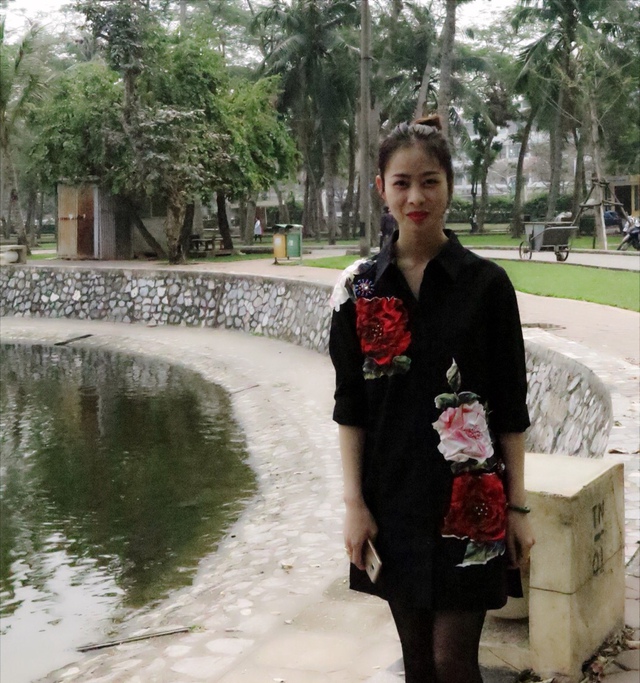 
Bạn Trần Thị Kim đã phải nghỉ làm hôm nay, lại mạnh tay sắm bộ trang phục ton sir ton với lễ hội hoa hồng nhưng đành ngậm ngùi ra về vì BTC bất ngờ không bán vé
