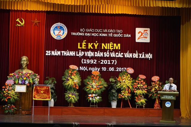 Ông Nguyễn Văn Tân - Phó Tổng cục trưởng phụ trách Tổng cục DS-KHHGĐ (Bộ Y tế) phát biểu chúc mừng tại buổi lễ. Ảnh: N.Mai