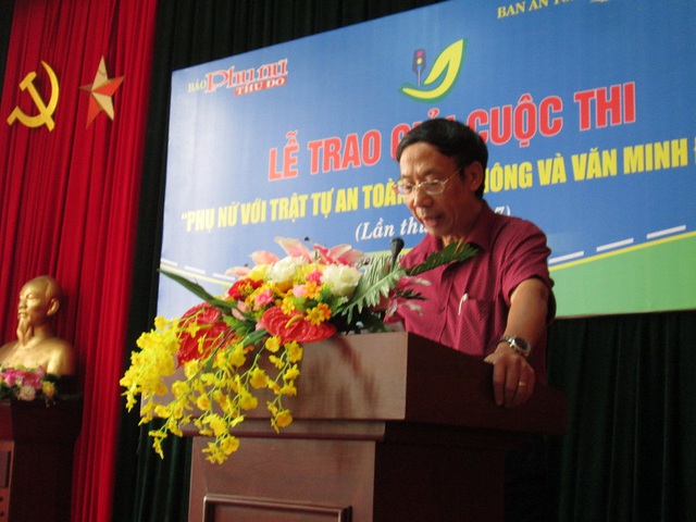 
Ông Lưu Xuân Bình - Phó Chánh Văn phòng Ban ATGT TP Hà Nội phát biểu tại lễ trao giải. Ảnh: NT

 
