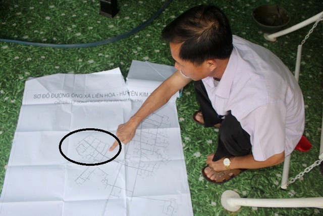 
Anh Nam khẳng định, DN đã trình UBND xã Liên Hòa sơ đồ hệ thống ống nước trên địa bàn thôn Cao Ngô và của xã. Ảnh: Đ.Tùy
