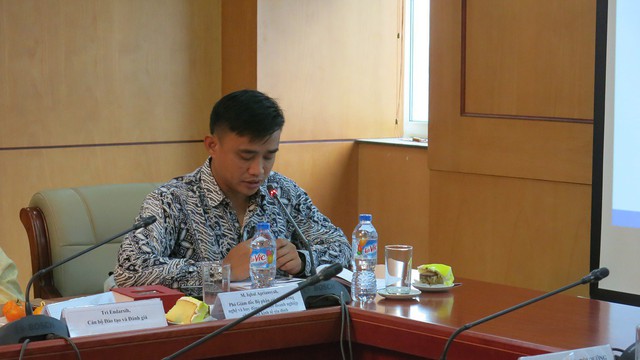 
Đại diện phía Đoàn Ủy ban Quốc gia DS-KHHGĐ Indonesia (BKKBN) trình bày báo cáo về công tác dân số.
